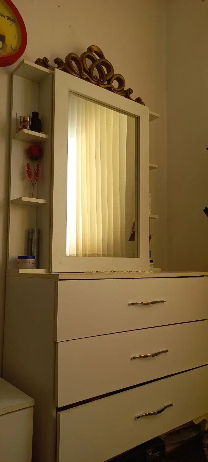 سرویس خواب|تخت و سرویس خواب|صومعهسرا, |دیوار