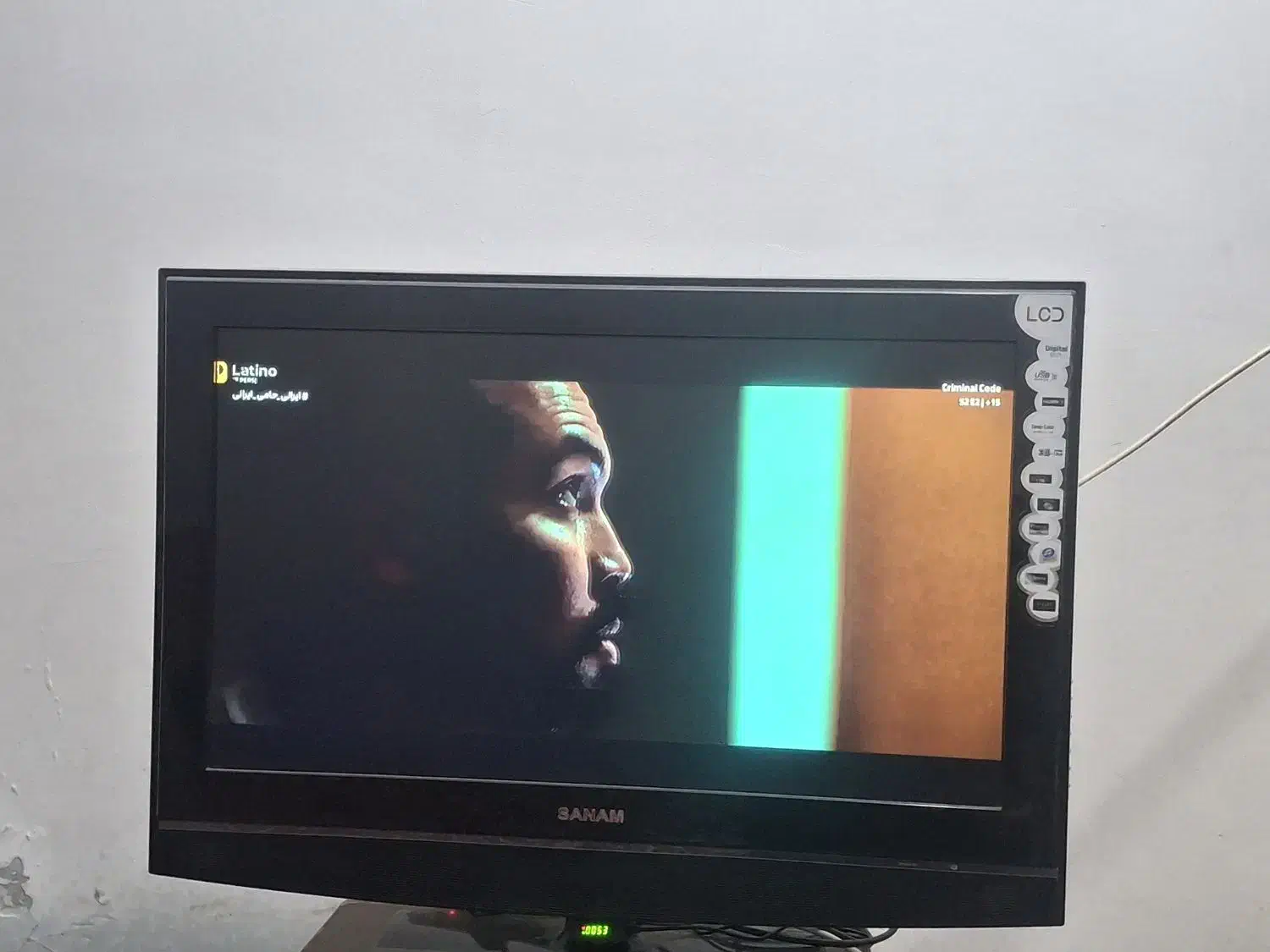 تلویزیون 32اینچ صنام|تلویزیون و پروژکتور|بروجرد, |دیوار