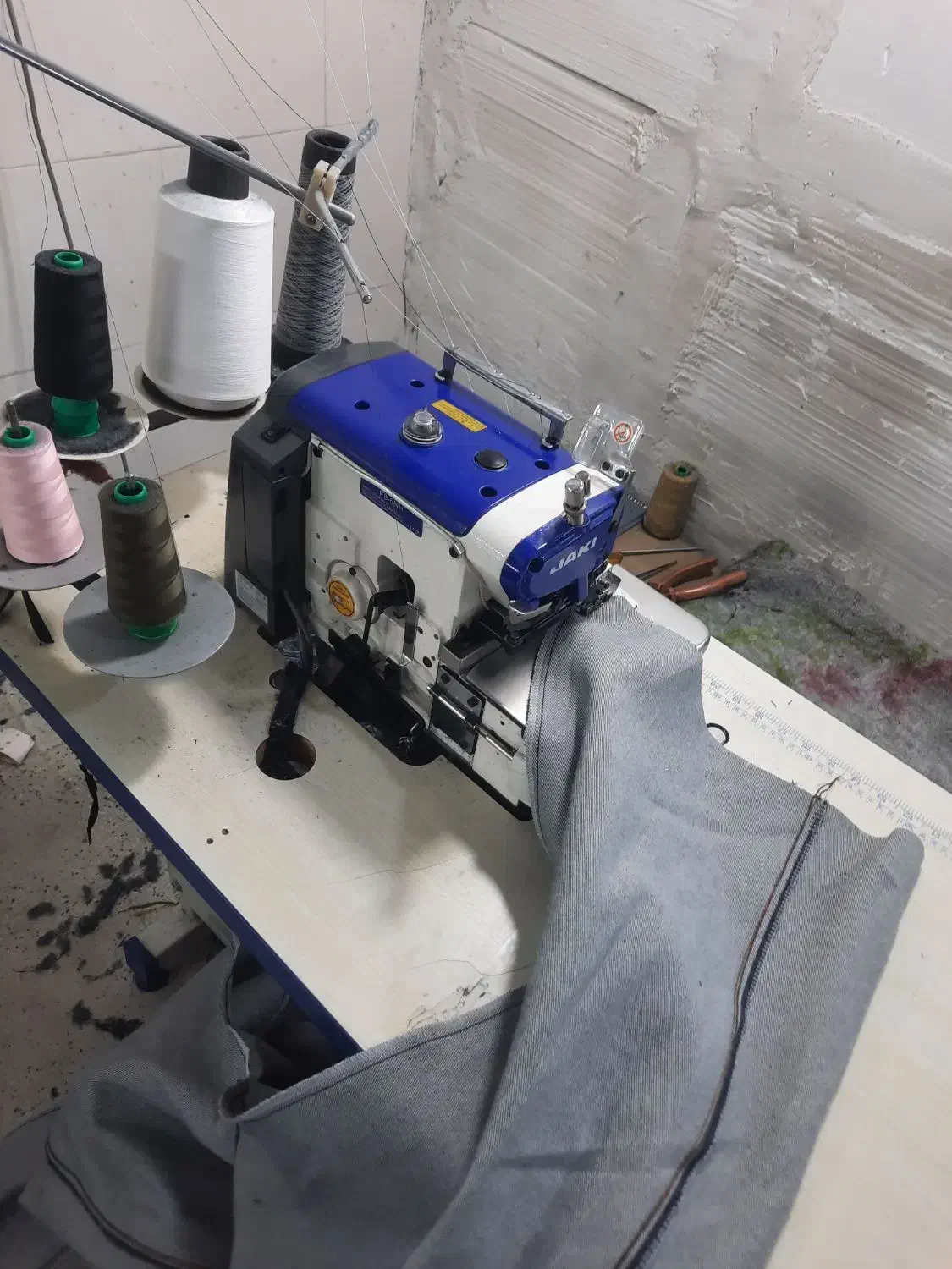 سردوز ۵ نخ جکی نیمه ضخیم|چرخ خیاطی و ریسندگی|قرچک, زیبا شهر|دیوار