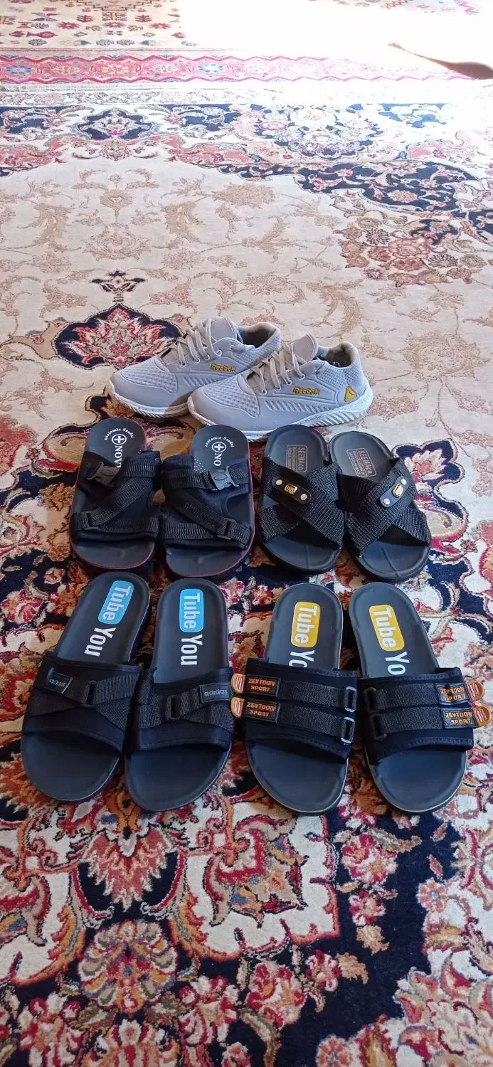 چهار جفت دمپایی+یک جفت کتونی|کیف، کفش، کمربند|مسجد سلیمان, |دیوار