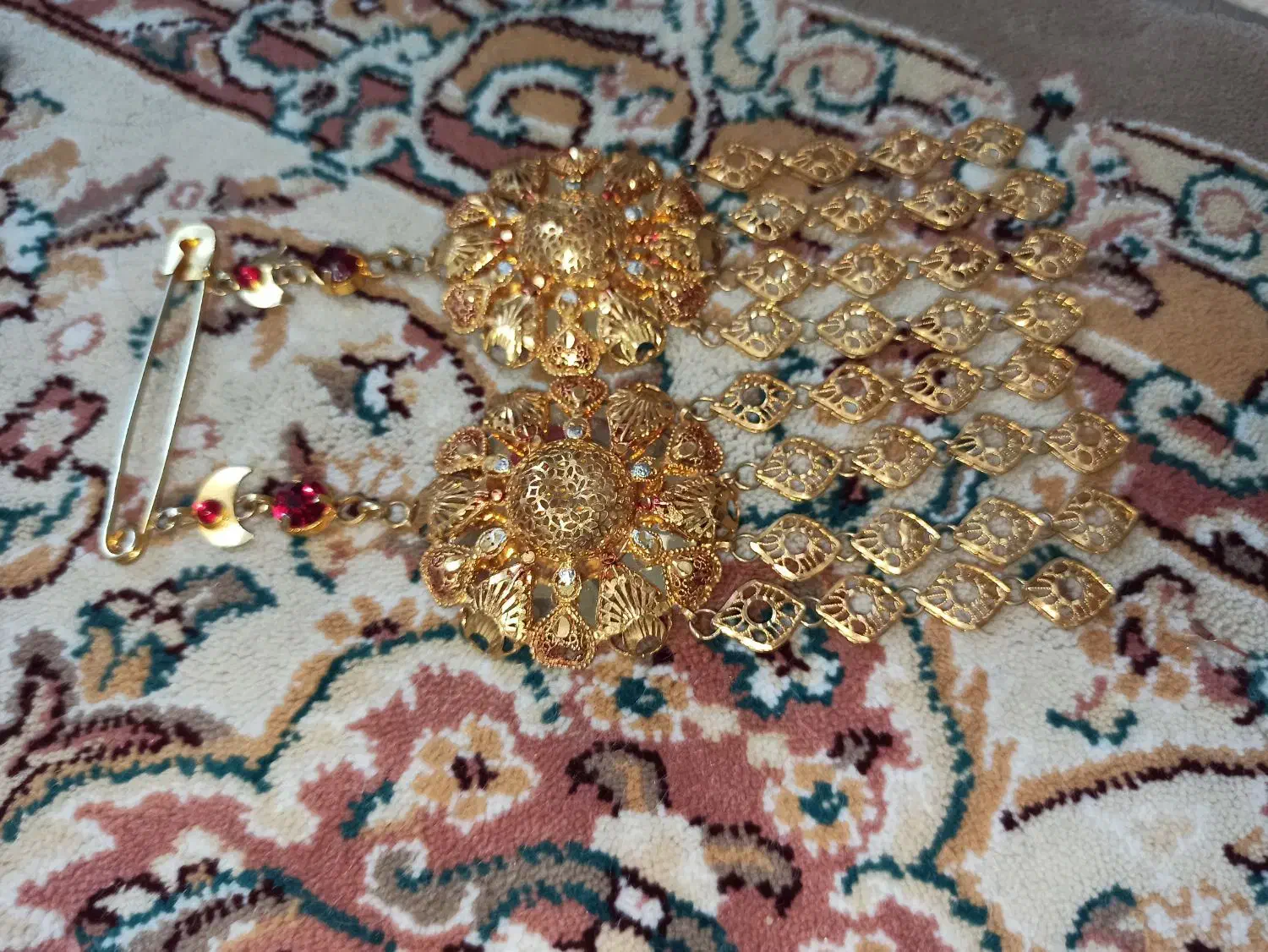 سوزن زیر گلو  سنحاق|جواهرات|شیراز, کوی زهرا|دیوار