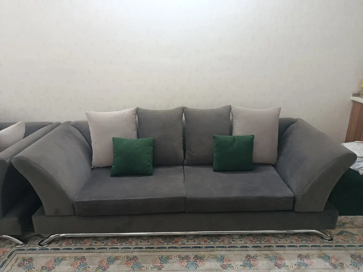 مبل هفت نفره همراه دستک پرده در حد نو|مبلمان خانگی و میز عسلی|شاندیز, |دیوار