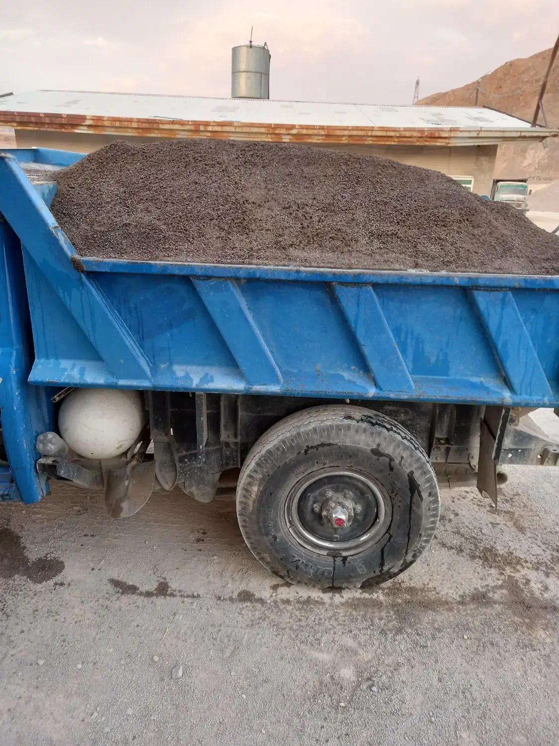 حمل بارماسه ونخاله همراه کارگربانیسان کمپرسی|خدمات حمل و نقل|خرم‌آباد, |دیوار