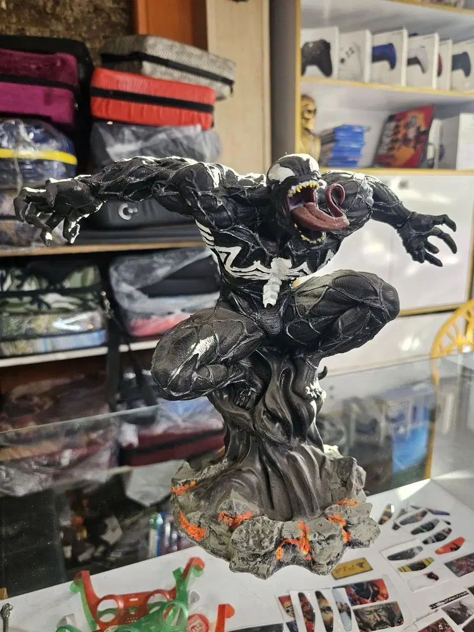 اکشن فیگور ونوم سایز نسبتا بزرگ کیفیت بالا خارجی|مجسمه، تندیس، ماکت|تهران, فلاح|دیوار