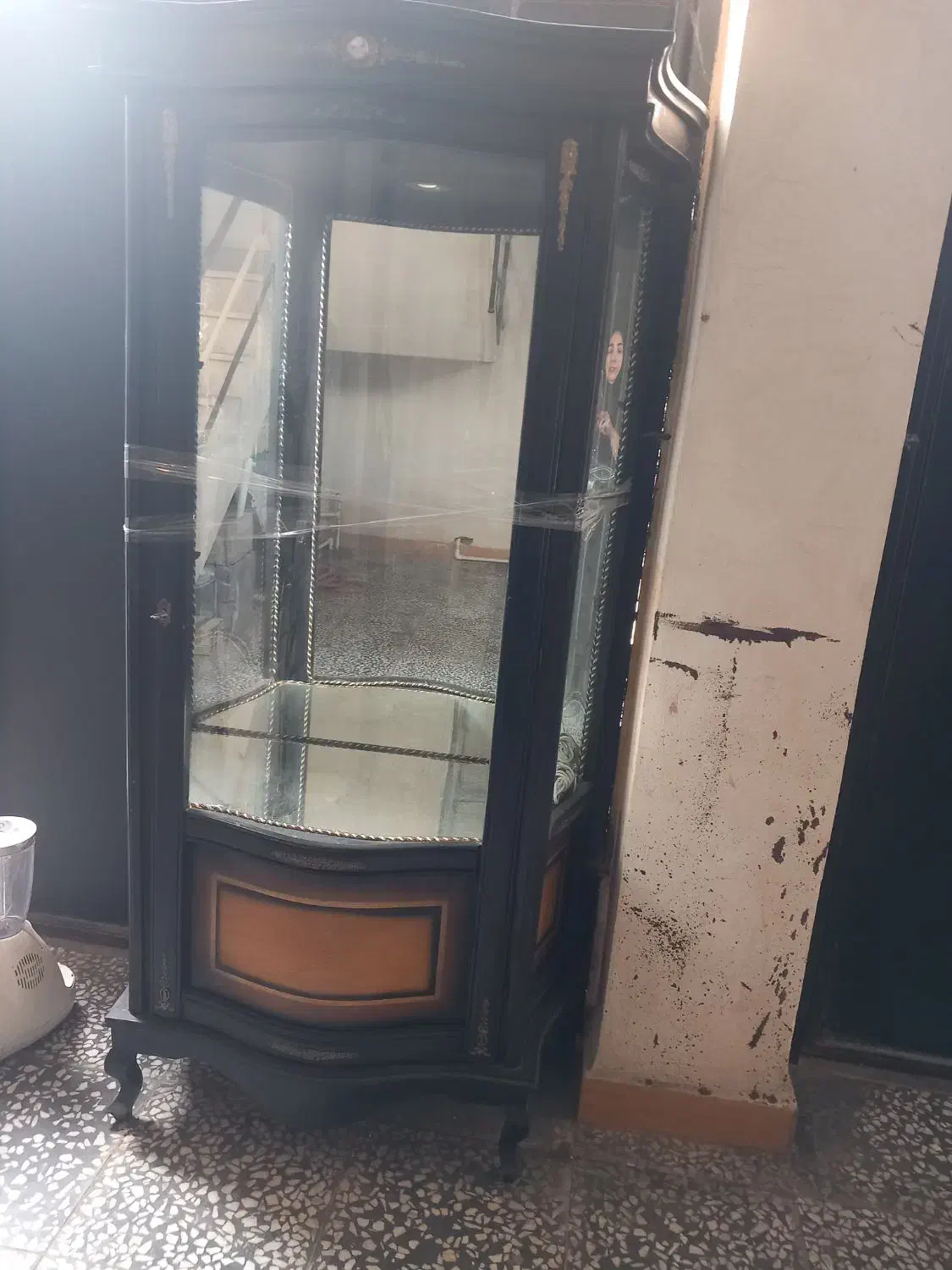 ویترین  بسیار تمیز  برای فروش|بوفه، ویترین، کنسول|رشت, پل تالشان|دیوار