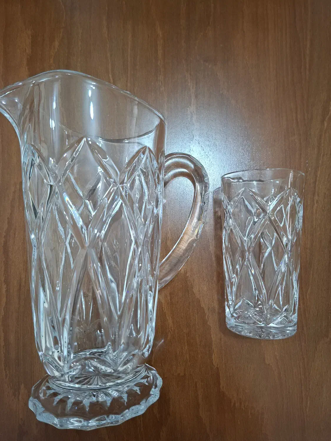 چهار دست پارچ و لیوان کریستالی|ظروف سرو و پذیرایی|پیرانشهر, |دیوار