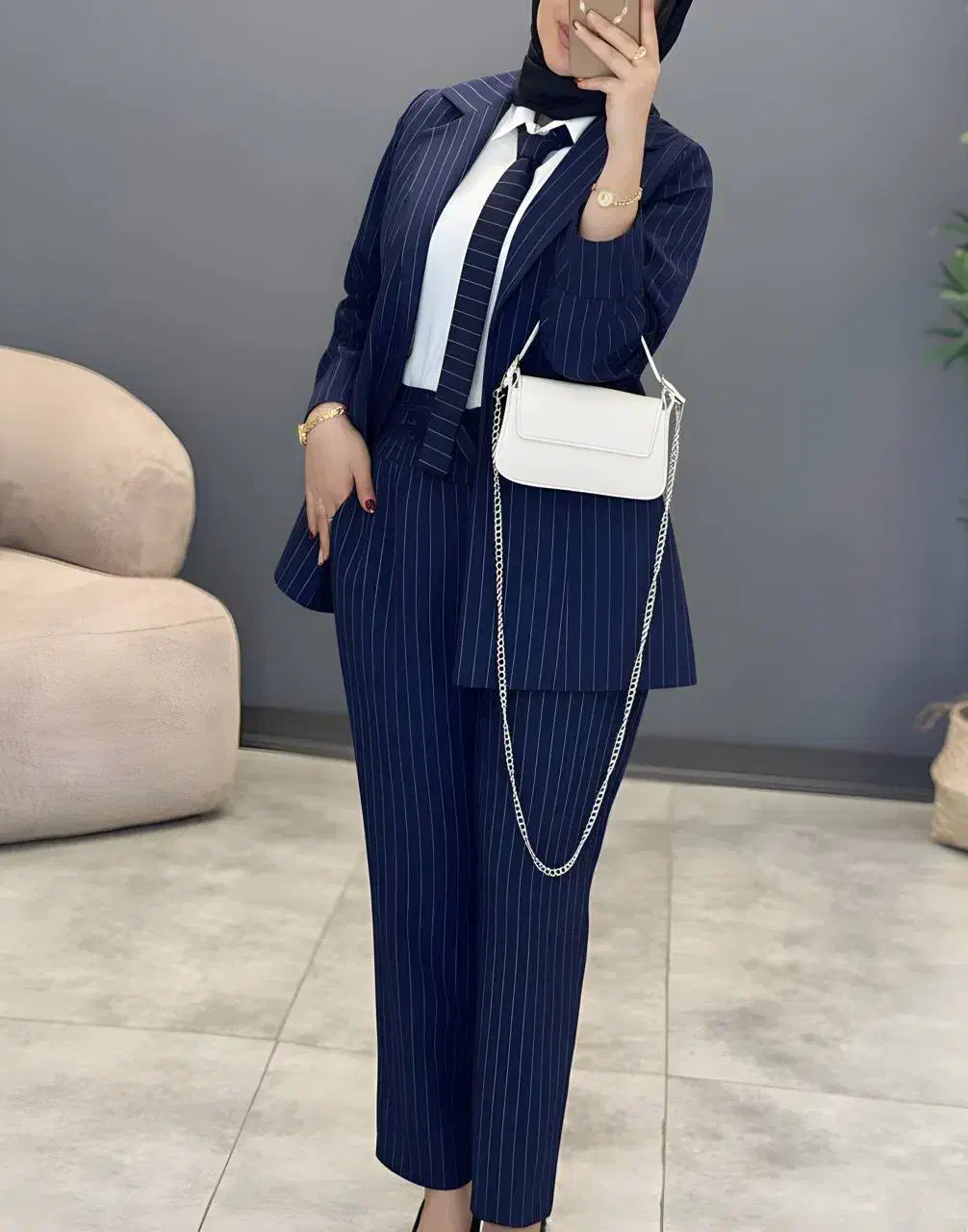 لباس|لباس|اهواز, زیتون کارگری|دیوار