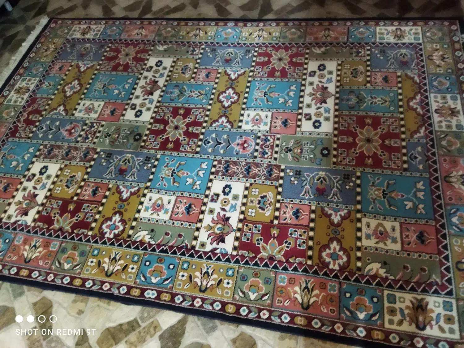 چند عدد گلیم|گلیم، جاجیم، گبه|بروجرد, |دیوار