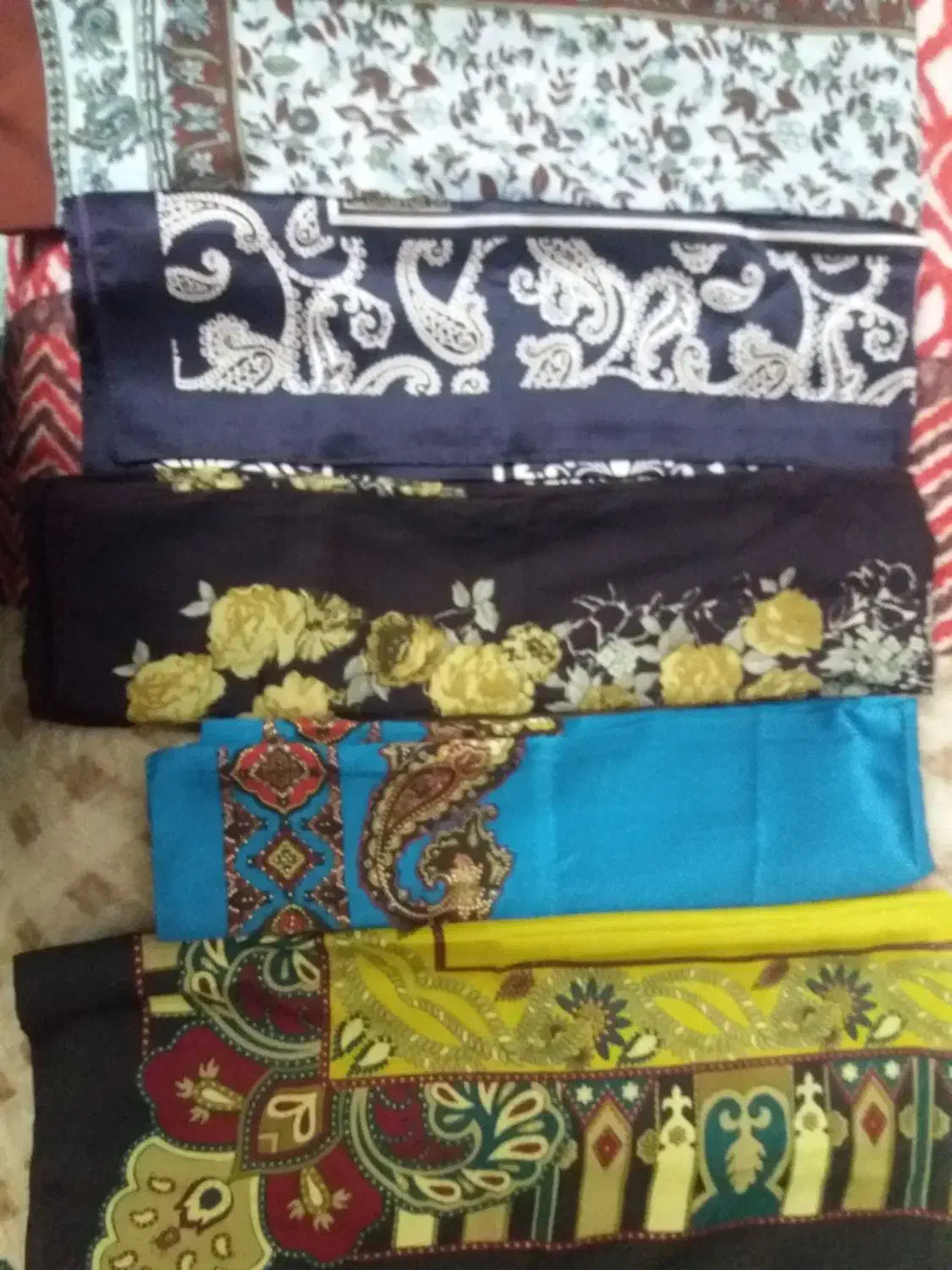 پوشاک|لباس|رباطکریم, رباطکریم|دیوار