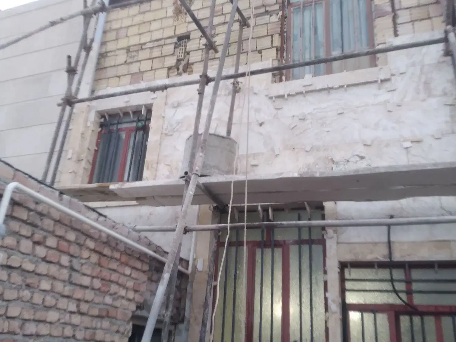 کاشی و سرامیک کاری وسنک کاری|خدمات پیشه و مهارت|بیرجند, |دیوار