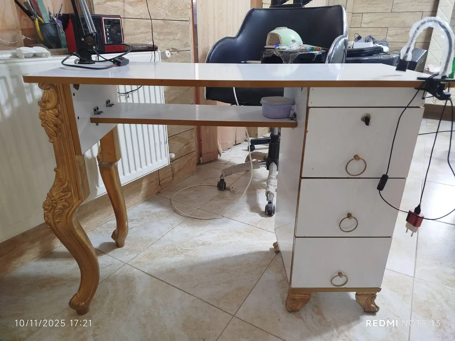 میز ناخن|آرایشگاه و سالن‌های زیبایی|پادنا علیا, |دیوار