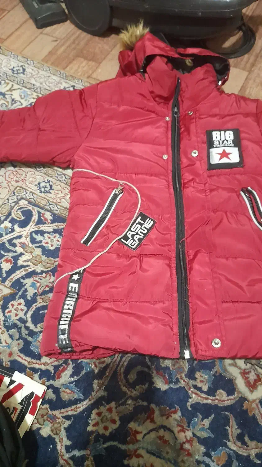 کاپشن  پسرانه|لباس|اصفهان, باغ فدک|دیوار