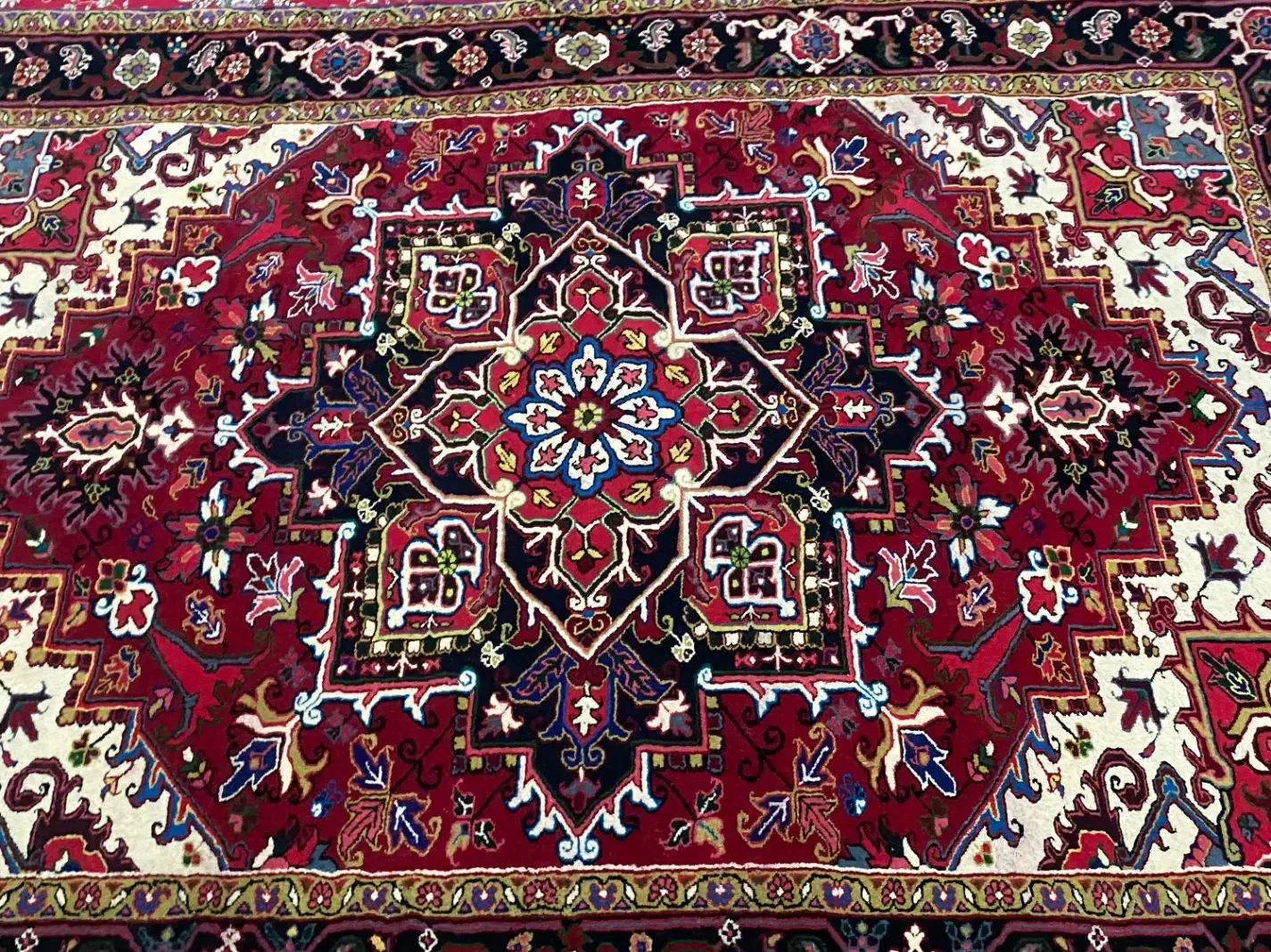 فروش فرش ۹متری تاجری دستبافت|فرش|هریس, |دیوار