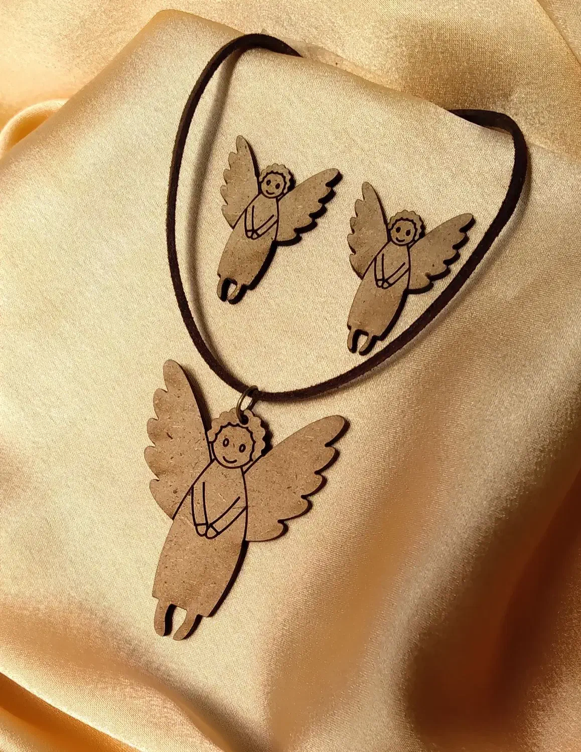 ست زیورآلات چوبی. گوشواره،گردنی، گیره مو،جاکلیدی|بدلیجات|خوی, |دیوار