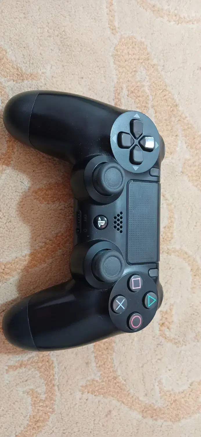 دسته ps4 اصلی درحد و دیسک gta v|کنسول، بازی ویدئویی و آنلاین|دوگنبدان, |دیوار