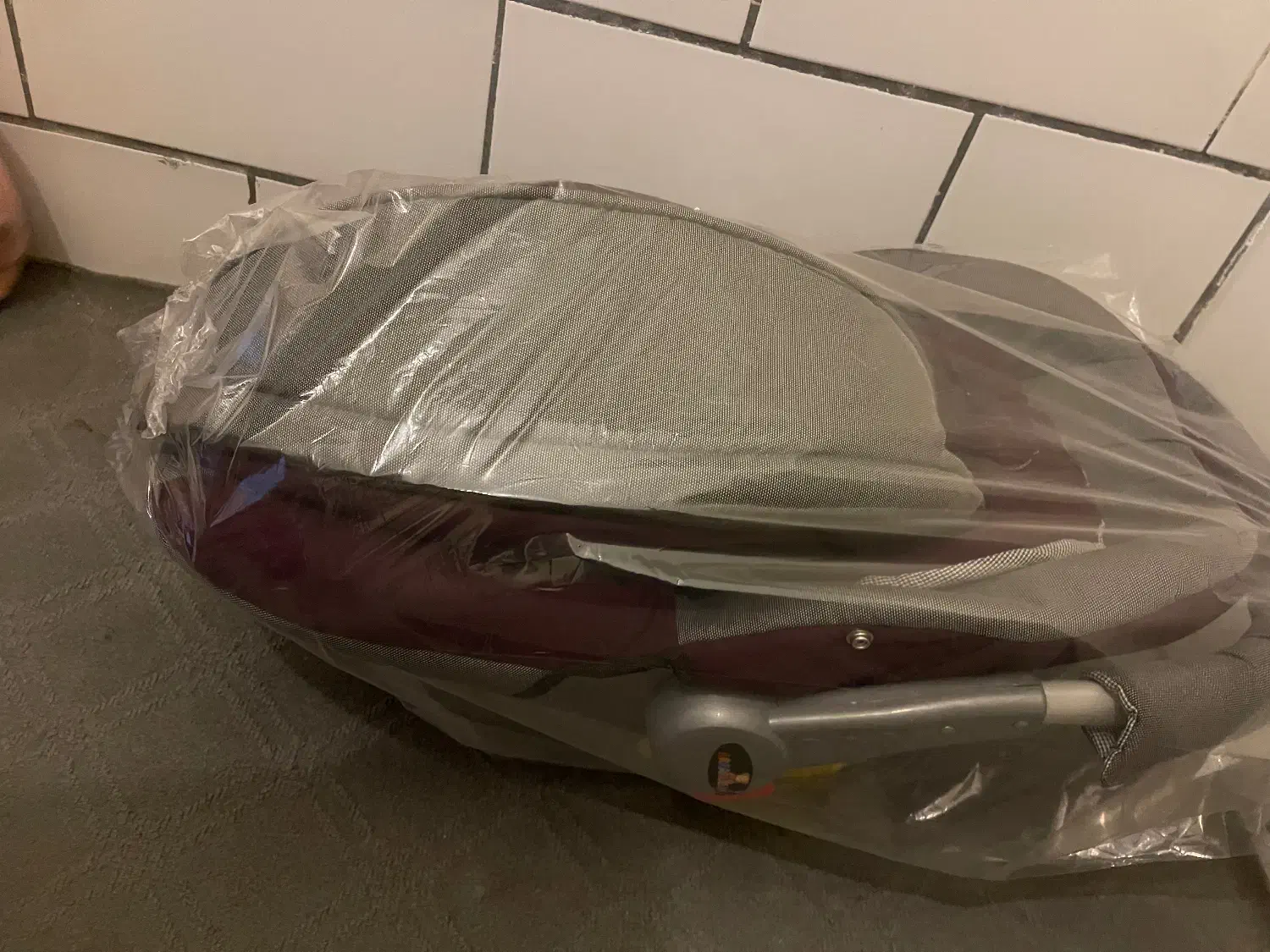 کریر کودک نونو و بدون استفاده زیر قیمت|تخت و صندلی بچه|بندر کنگان, |دیوار