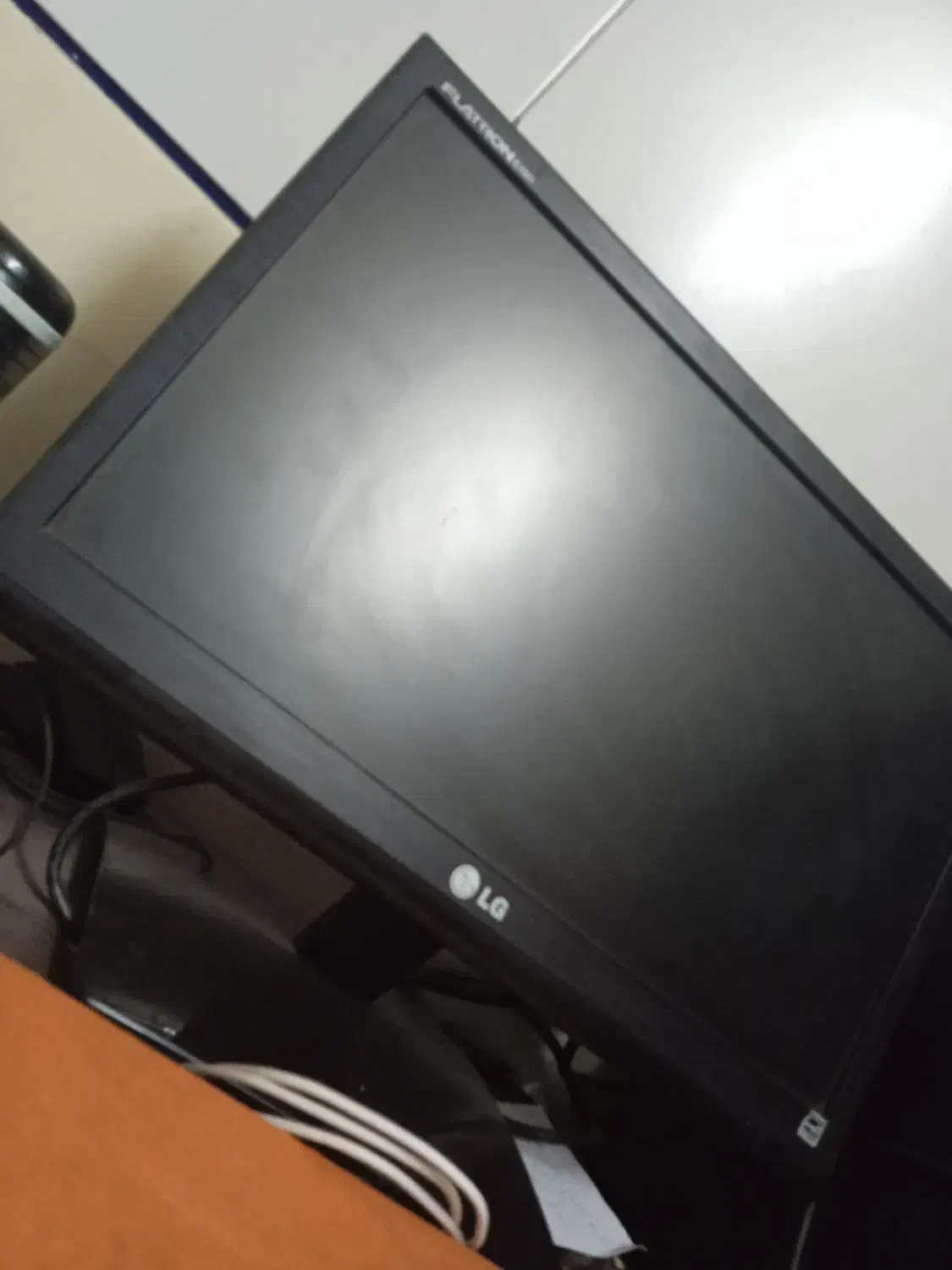 مانیتور 18/5 اینچیLG|قطعات و لوازم جانبی رایانه|فولادشهر, B2|دیوار