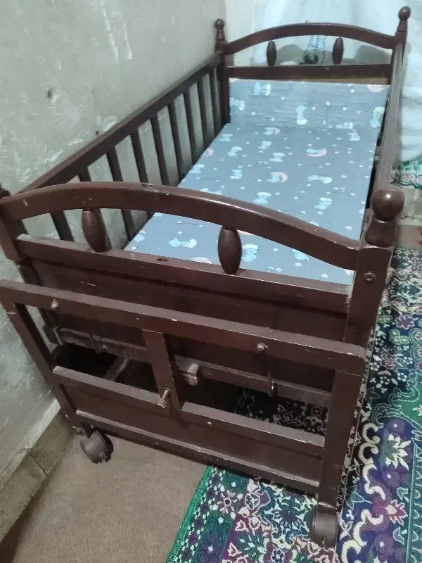 گهواری چوبی|تخت و صندلی بچه|کرمان, |دیوار