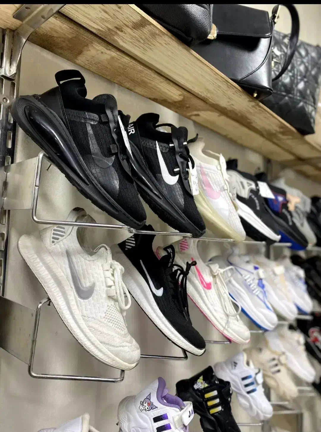 کتونی فقط ۳۹۰ تومن|کیف، کفش، کمربند|قم, علی آباد|دیوار