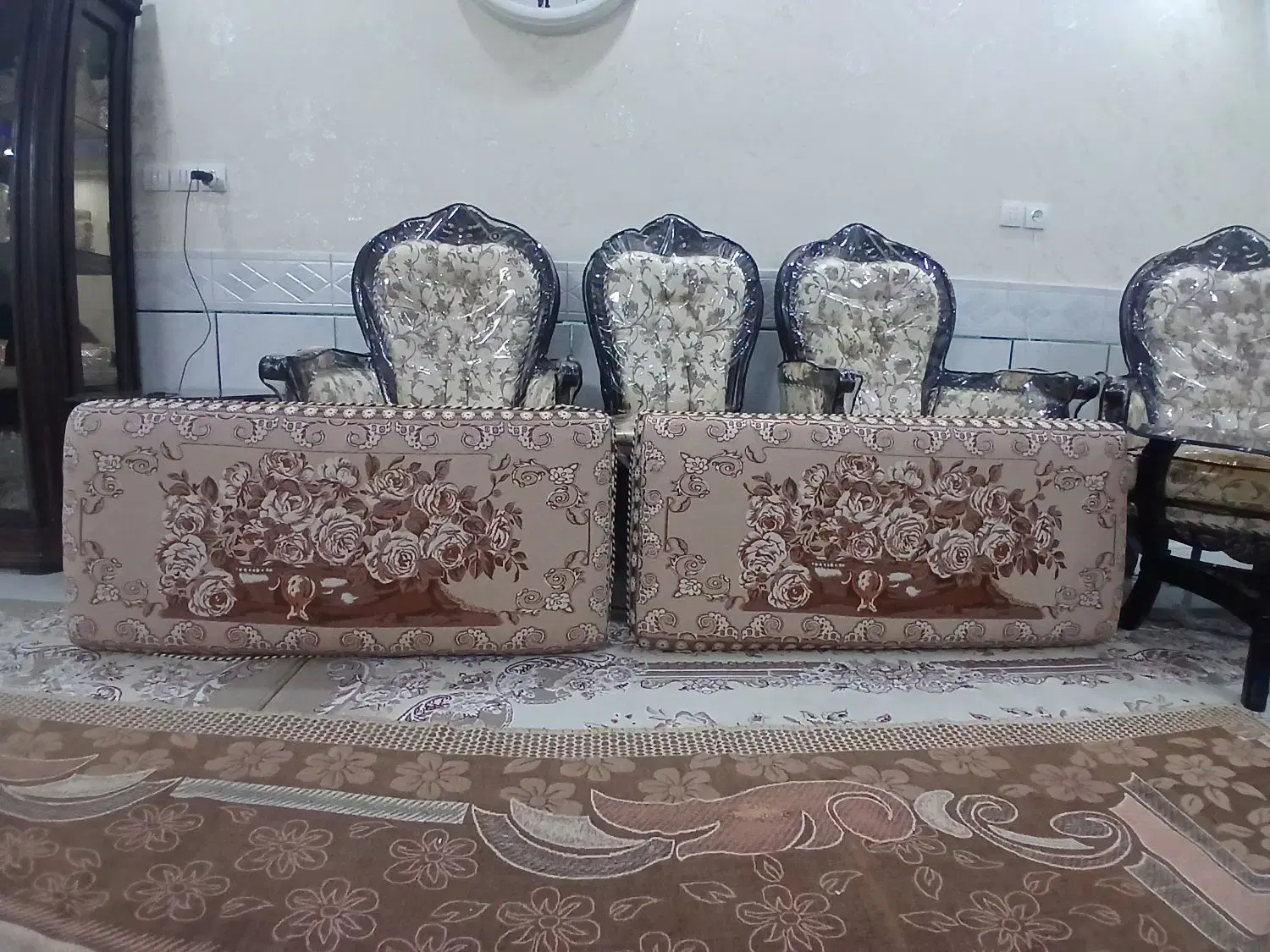 یک جفت|پشتی|اصفهان, ابر|دیوار