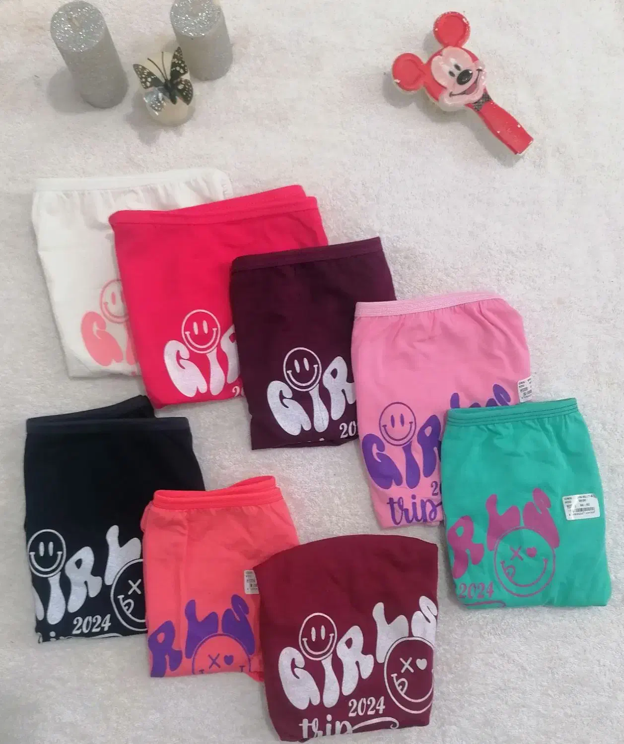 لباس بچگانه، زنانه|لباس|جره و بالاده, |دیوار