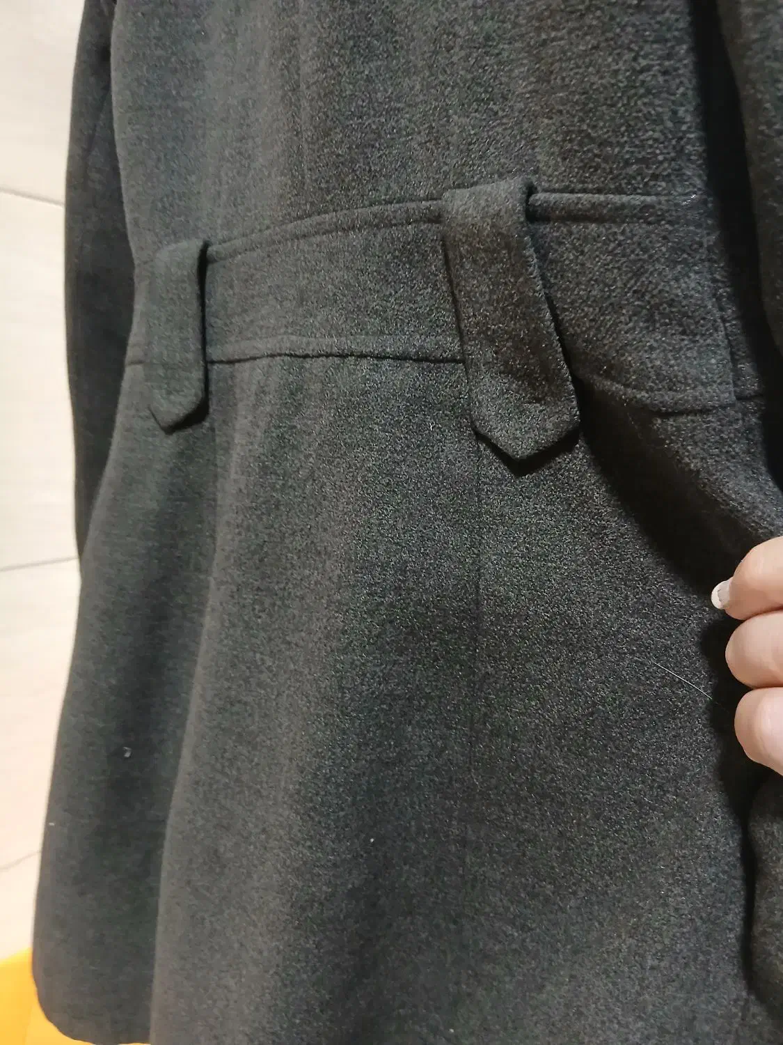 پالتو طوسی|لباس|رشت, استادسرا|دیوار