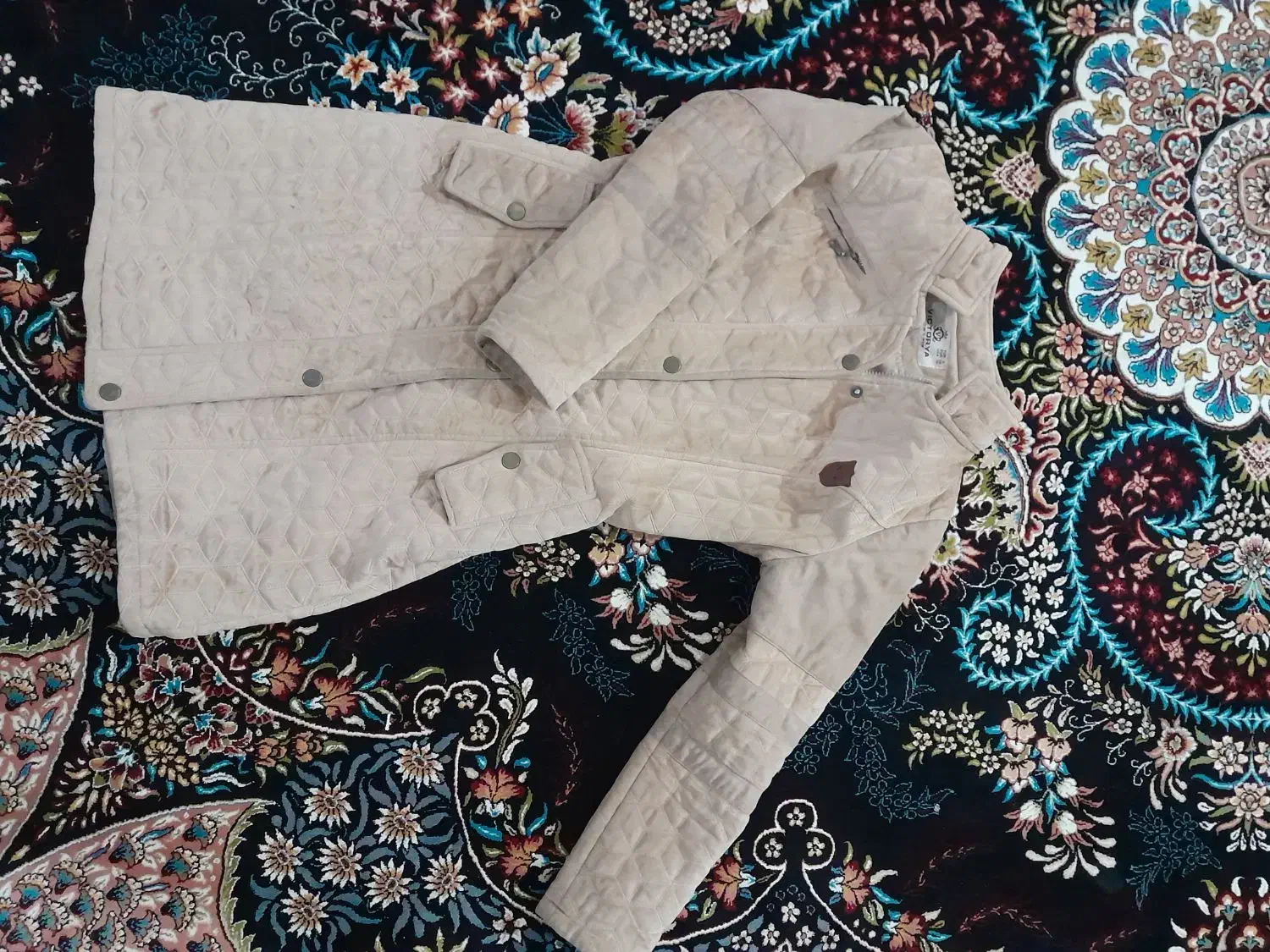 پالتو|لباس|کبودرآهنگ, |دیوار