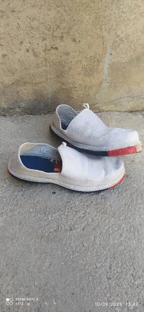 کفش|کیف، کفش، کمربند|ایوان, |دیوار