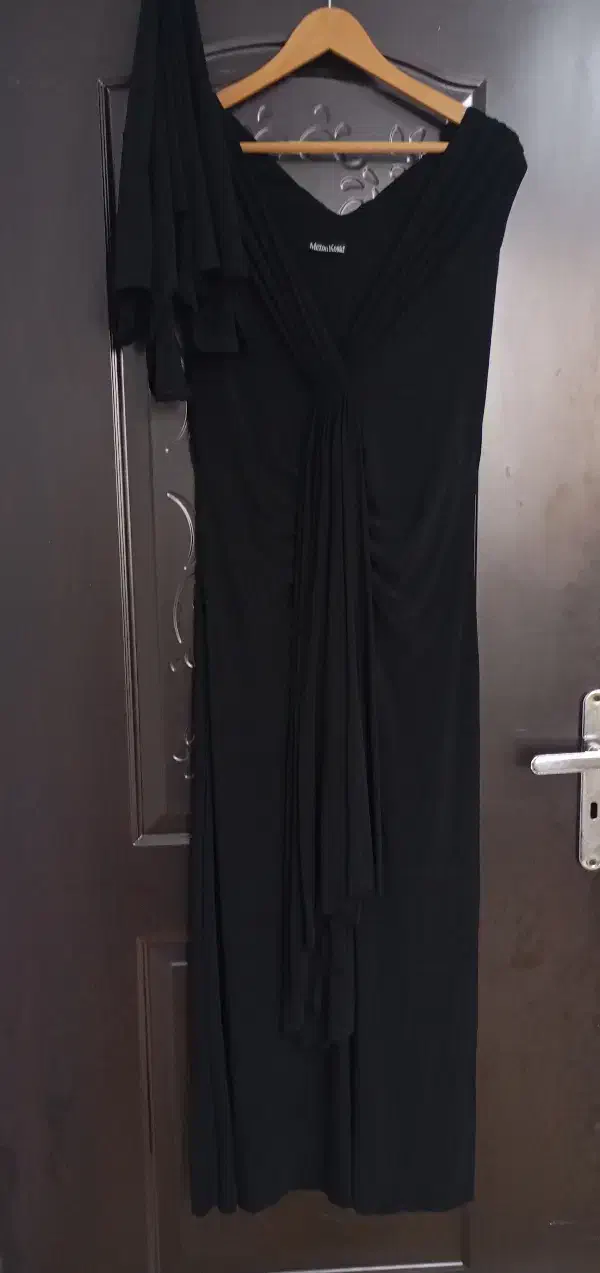 لباس مجلسی|لباس|صومعه‌سرا, |دیوار