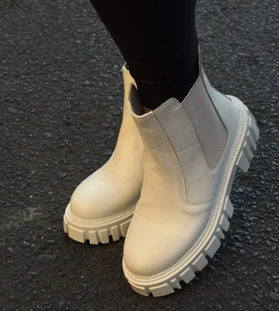 نیم بوت و کتونی و ونس و صندل|کیف، کفش، کمربند|پرند, فاز ۶|دیوار