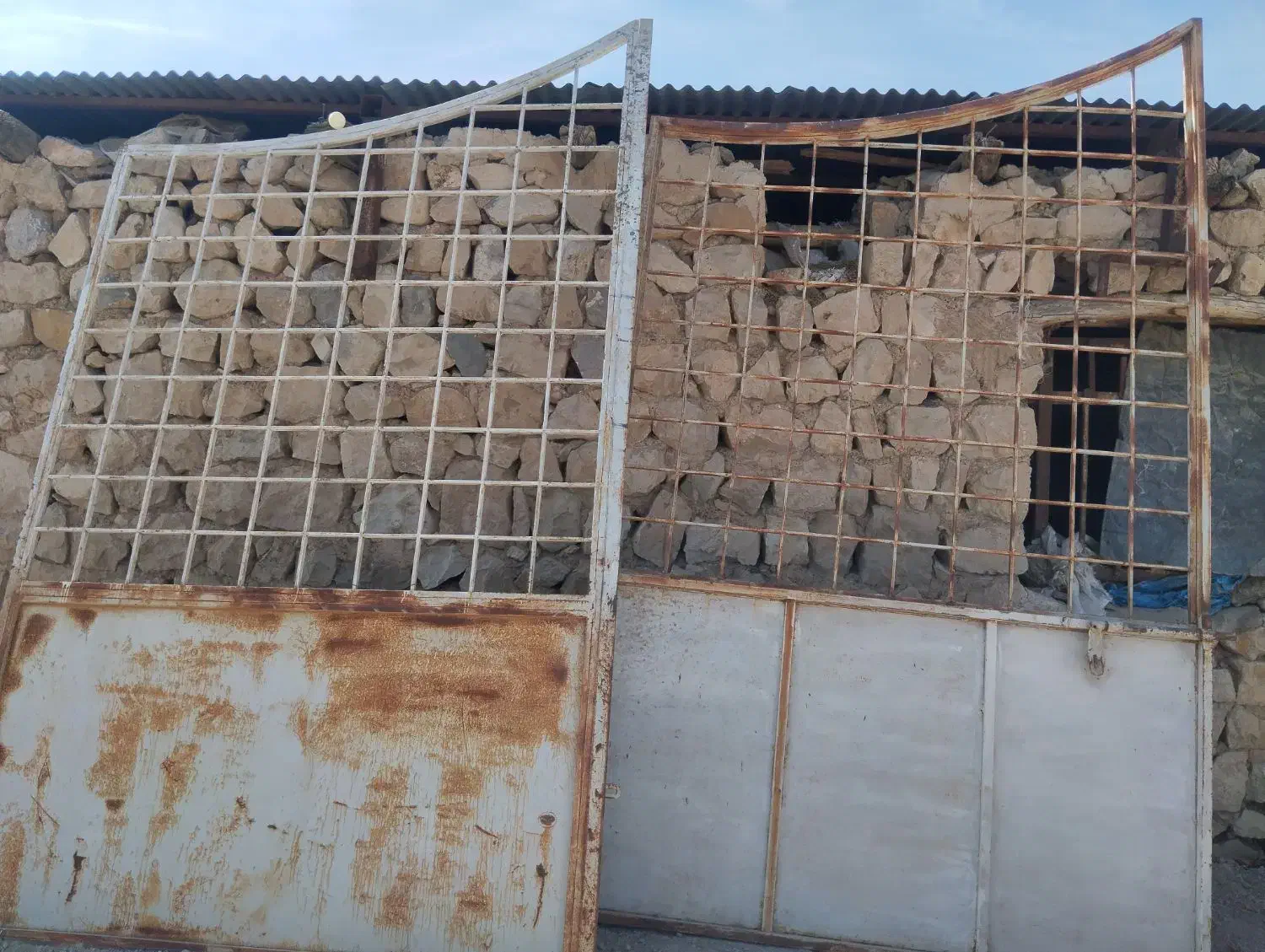 در باغ شهری یا گاراژ|مصالح و تجهیزات ساختمان|بانش, |دیوار