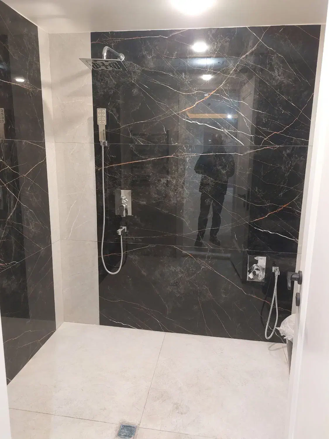 ۱۸۵ متر شرق مرزداران