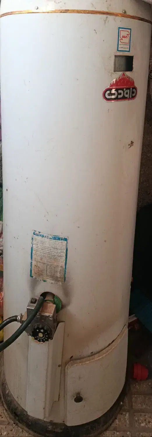 ی عدد ابگرم مخزنی.یک سال کار کرده.فقط ی درجه میخاد|آبگرمکن، پکیج، شوفاژ|فولادشهر, زاینده رود|دیوار