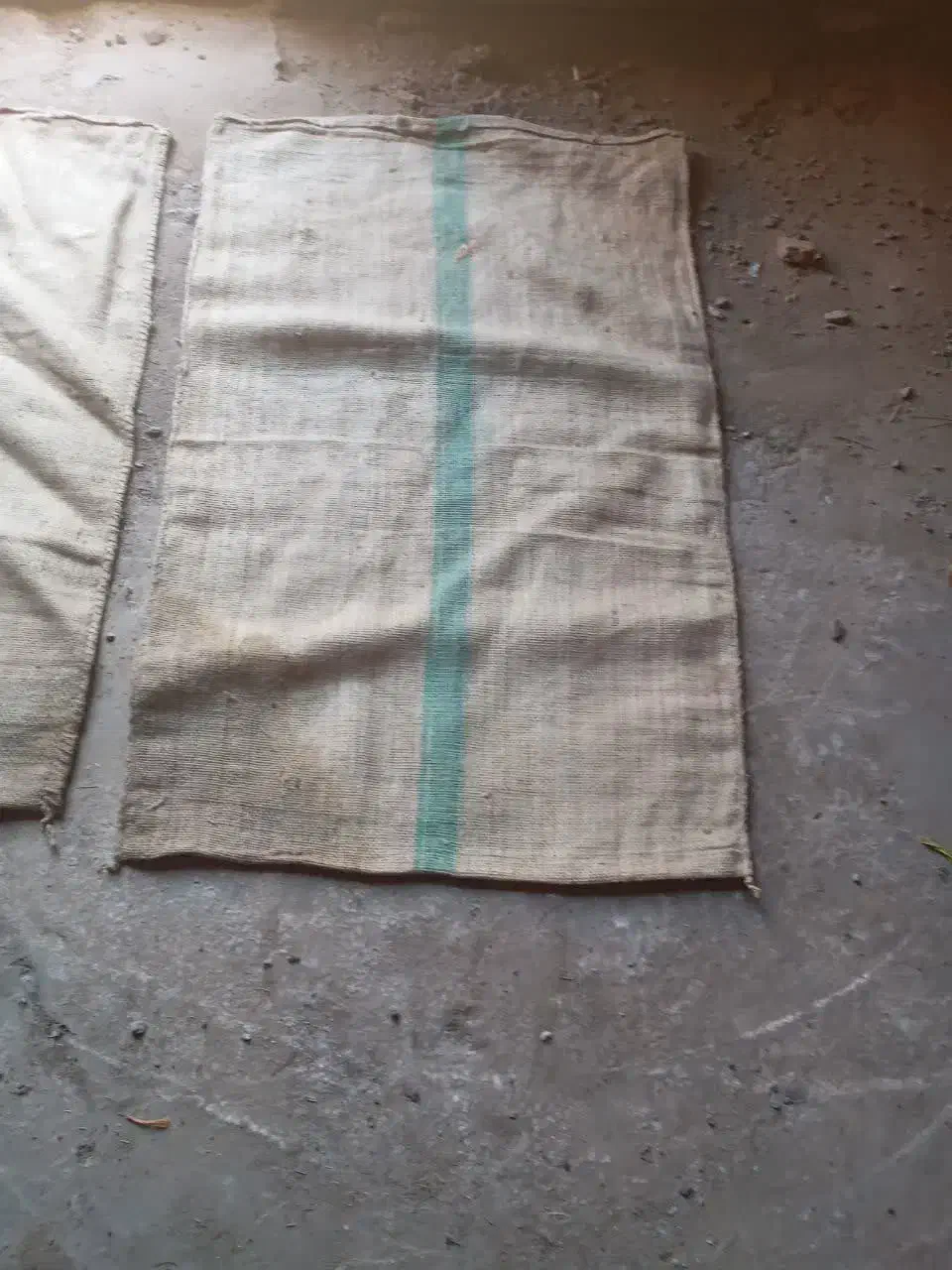 فروش کیسه های سه خط ۵۰ کیلویی کنفی مستعمل|عمده‌فروشی|کاشمر, |دیوار