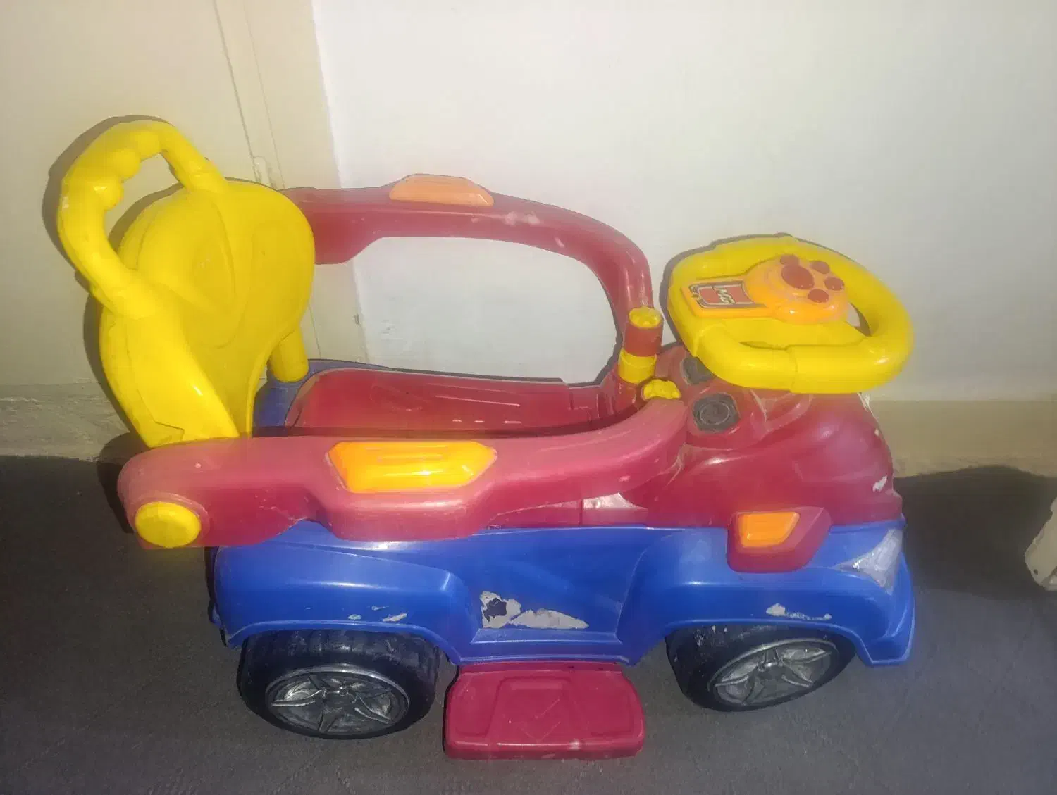 ماشین پلاستیکی کودک|اسباب‌‌بازی|کنارک, |دیوار