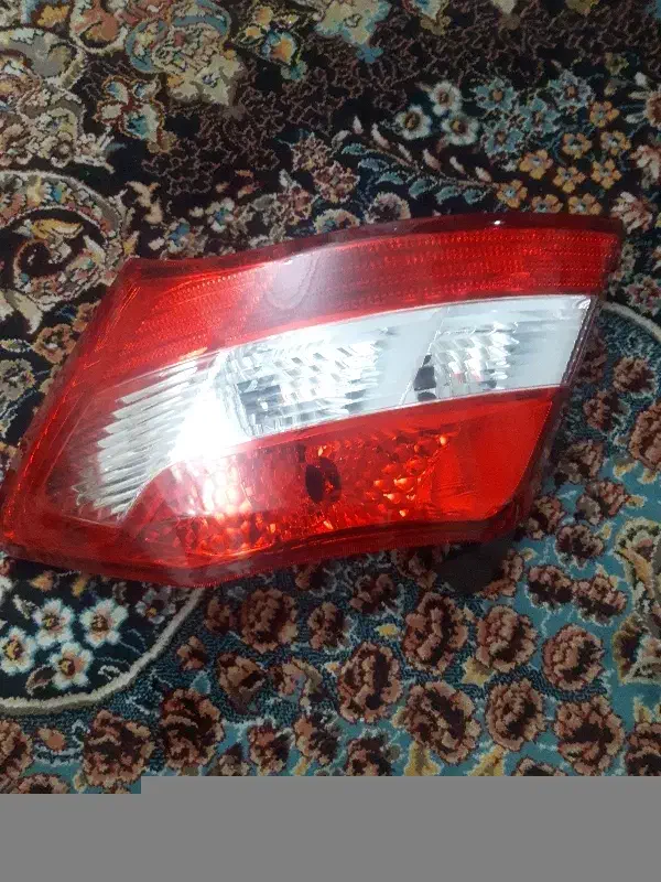 چراغ عقب ساینا چپ.|کیف، کفش، کمربند|کرج, خرمدشت|دیوار