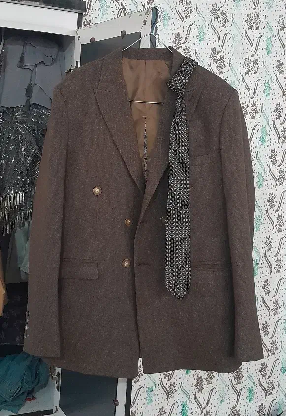 کت شلوار|لباس|ماکو, |دیوار