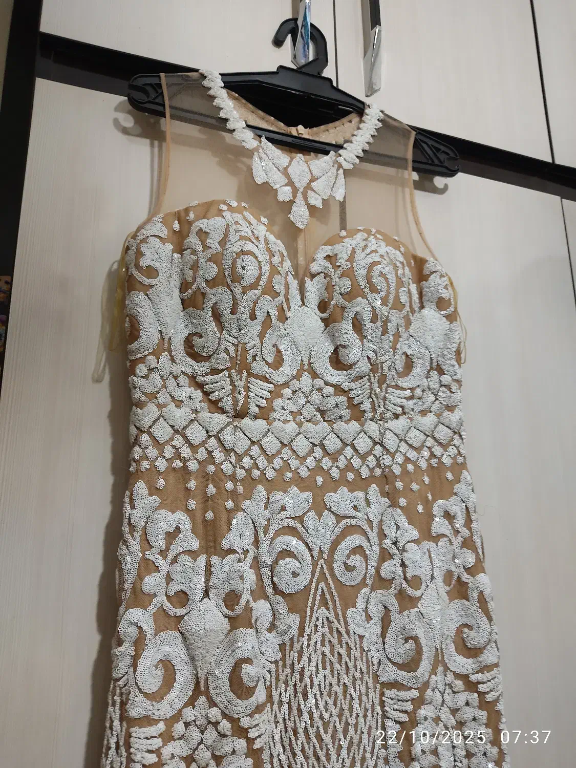 لباس مجلسی|لباس|شاهین‌شهر, مسکن مهر|دیوار