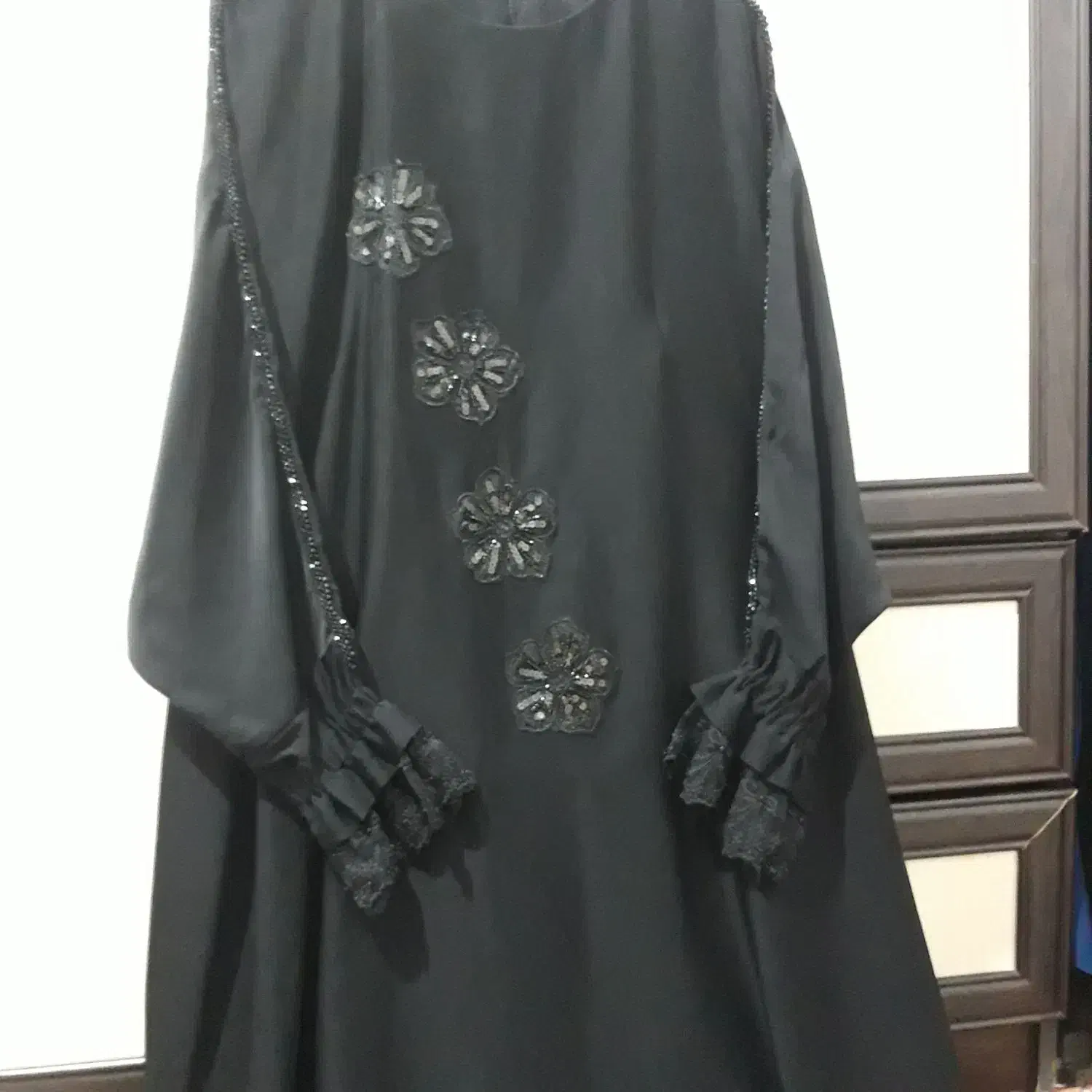 عبا|لباس|قم, طلاب غیر ایرانی|دیوار