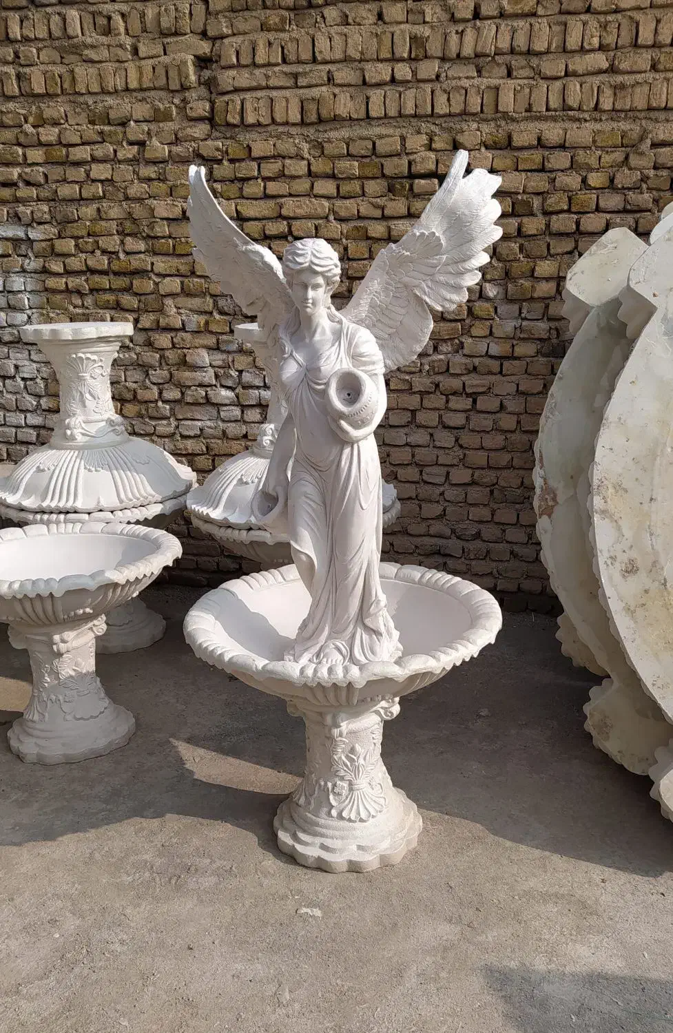 تاب باغی/میز و صندلی/آبنما/گلدان سفالی|خدمات باغبانی و درختکاری|سنندج, |دیوار