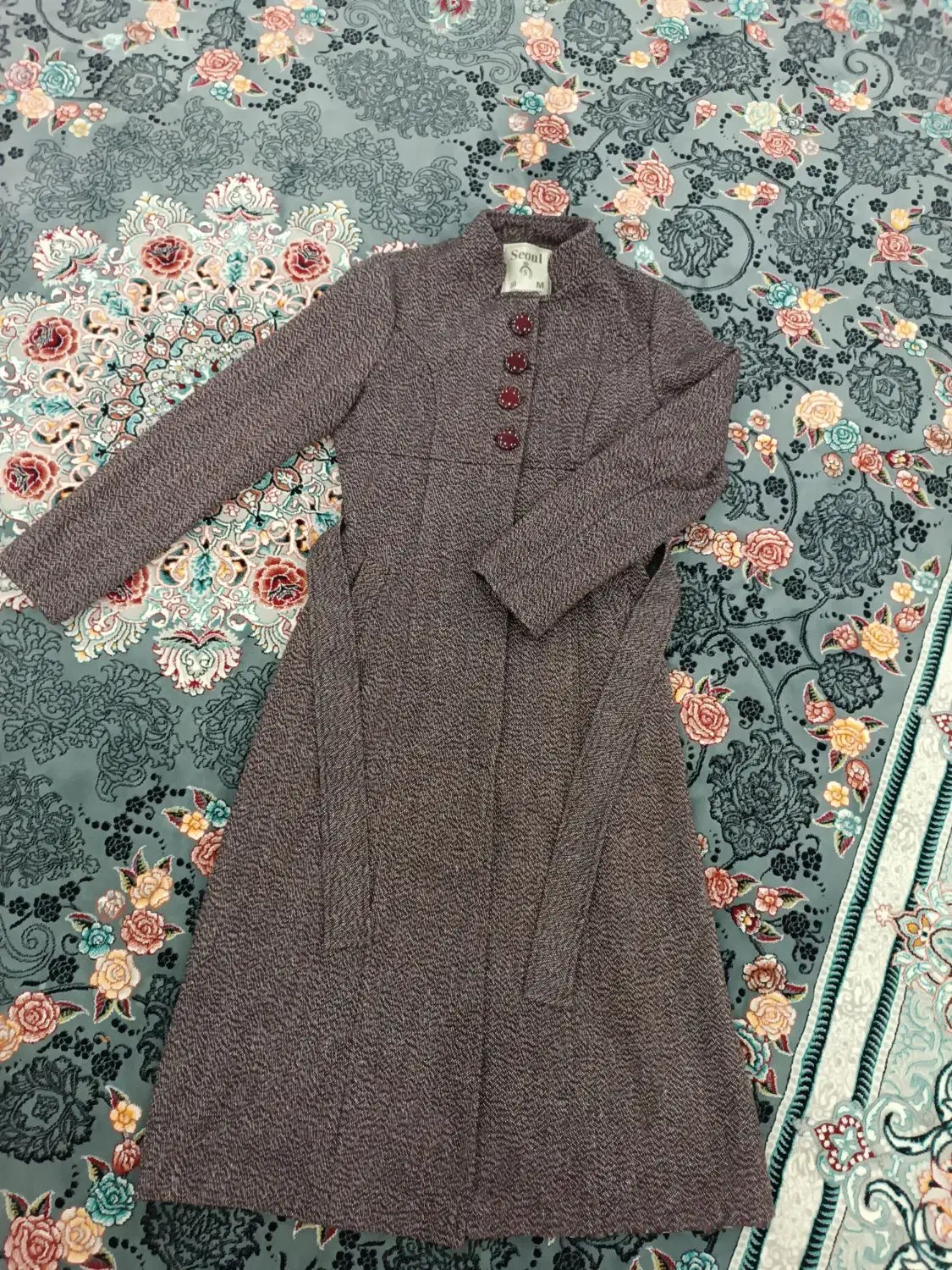 پالتو بلند|لباس|رباط‌کریم, الارد|دیوار