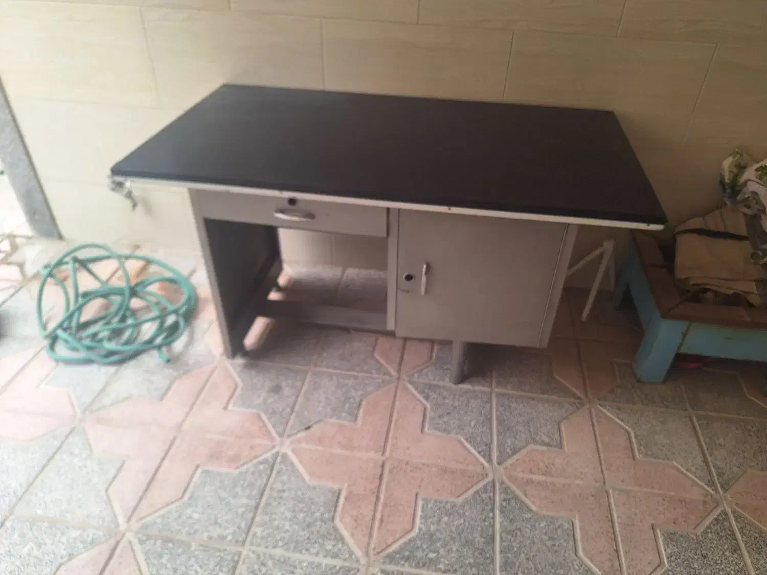 میز اهنی نو|میز تحریر و کامپیوتر|یزد, |دیوار