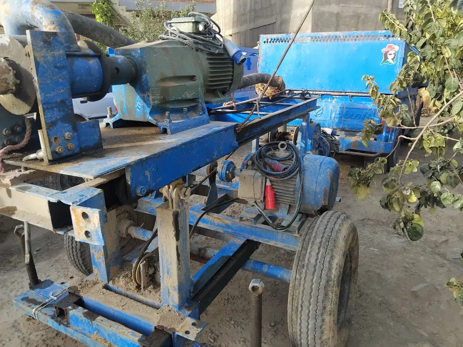 چاه زدن با دستگاه برق|خدمات پیشه و مهارت|میاندوآب, |دیوار