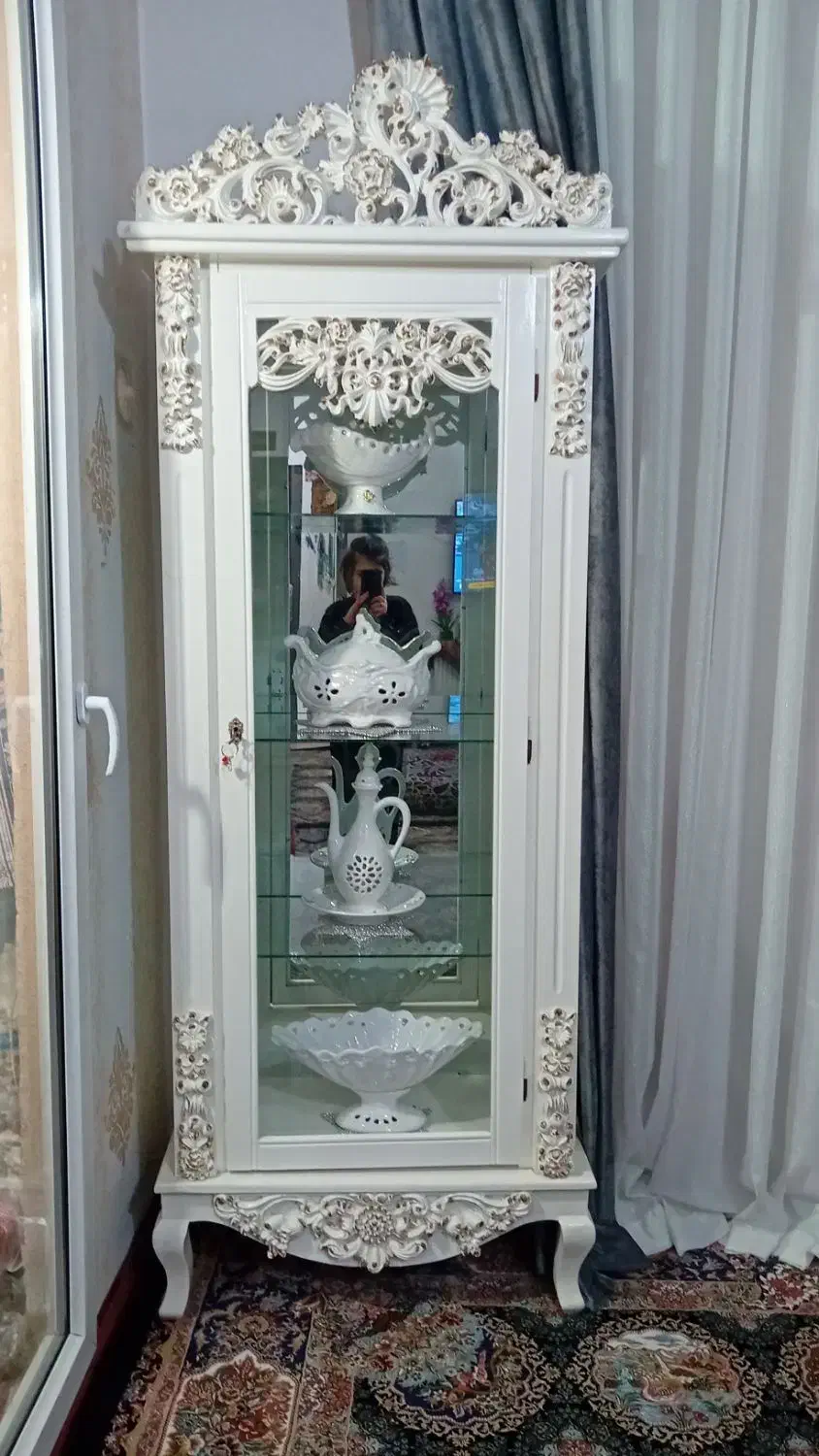 بوفه سفید بالوازمش ۲تومان|بوفه، ویترین، کنسول|محمدیه-قزوین, |دیوار