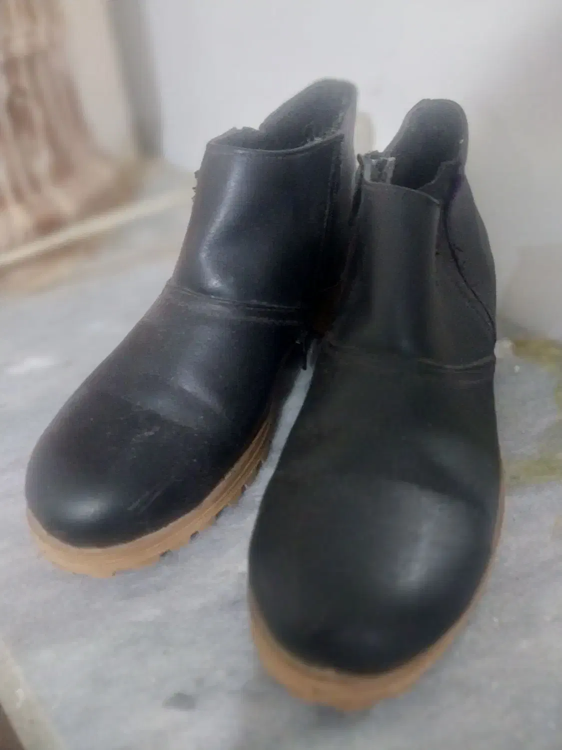 بوت|کیف، کفش، کمربند|مسجد سلیمان, |دیوار