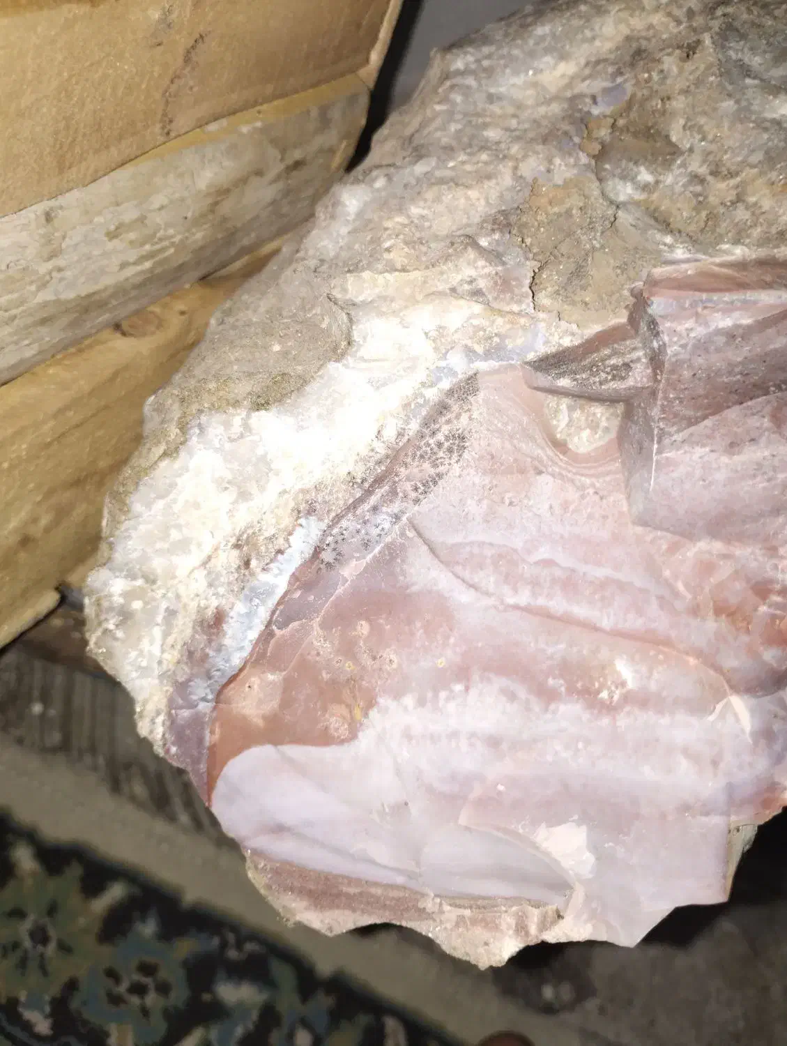 سنگ جاسپر سرخ|کلکسیون اشیاء عتیقه|رشت, پل تالشان|دیوار