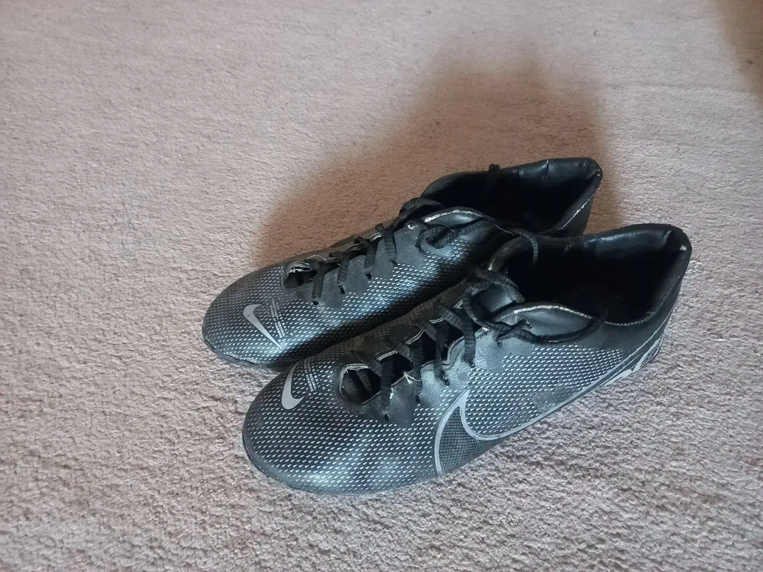 کفش چمن|تجهیزات ورزشی|دهلران, |دیوار