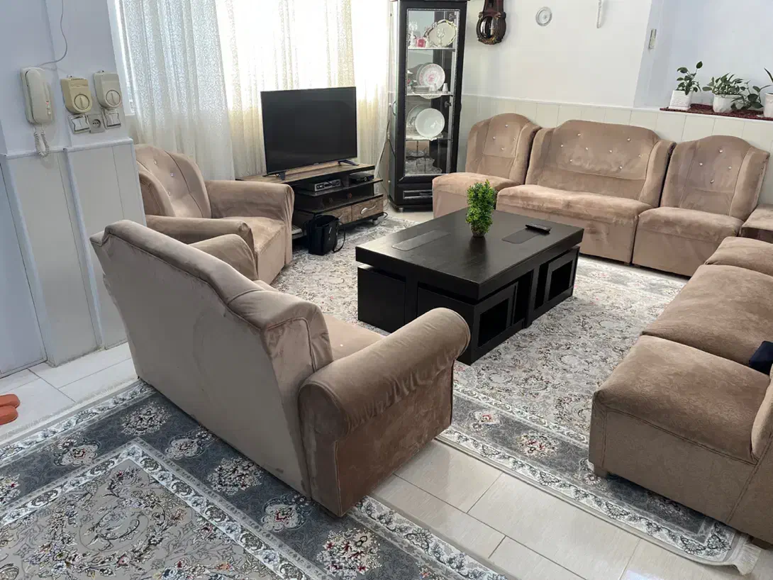 مبل|مبلمان خانگی و میز عسلی|گلوگاه, |دیوار