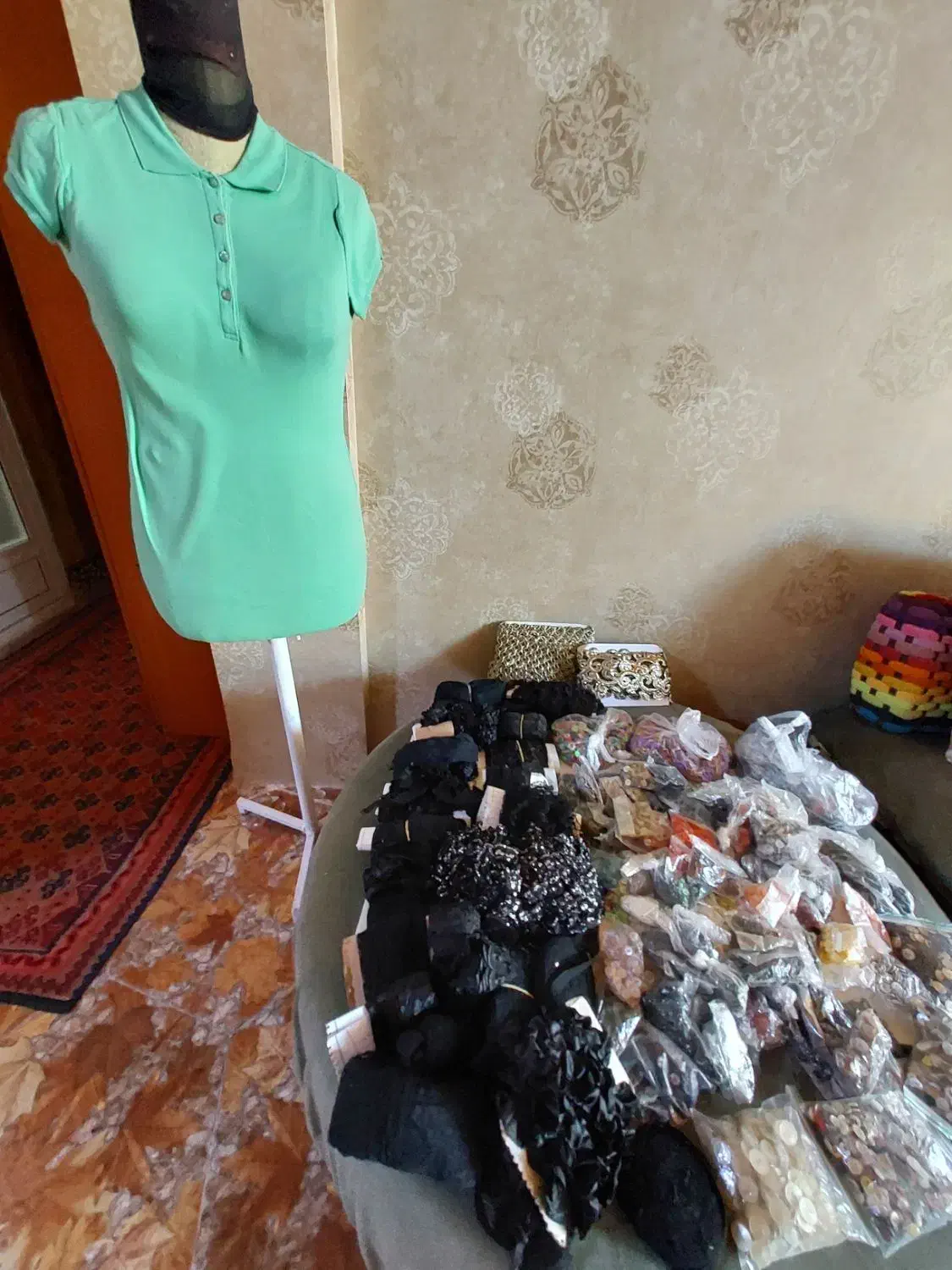 دگمهای رنگی برای   وتورهای مشگی  یک عدد مانکن|لوازم خیاطی و بافتنی|قم, صفاشهر|دیوار