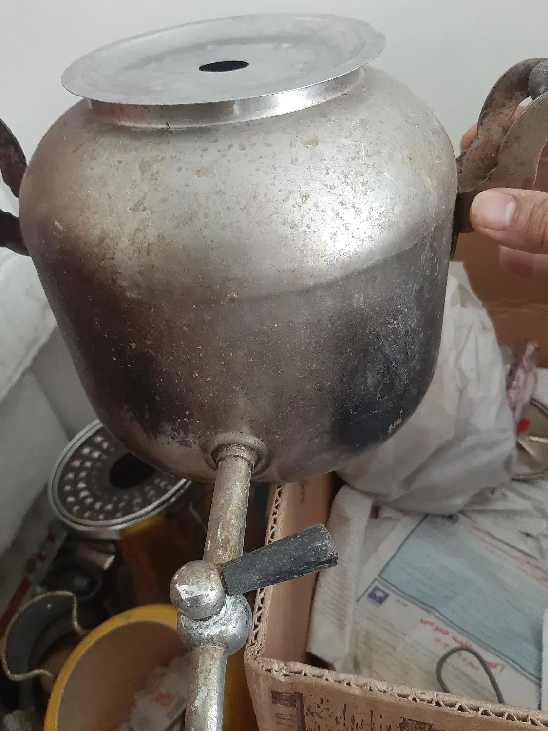 کتری سالم و اب چکه نمیکند سالم است|قوری، کتری، قهوهساز دستی|تهران, افسریه جنوبی|دیوار